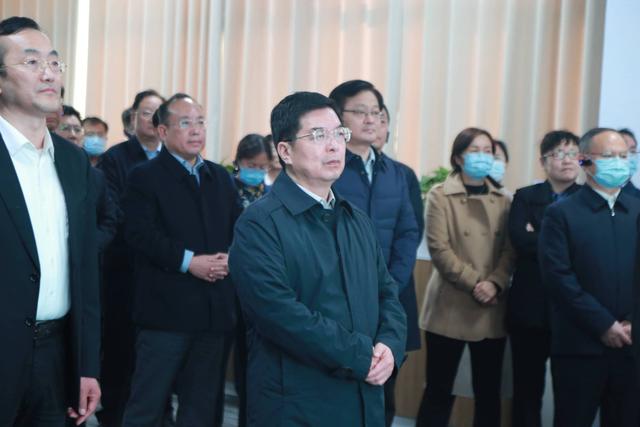 觀摩市中區(qū)中海生物微生物培養(yǎng)基、診斷試劑生產(chǎn)項目。